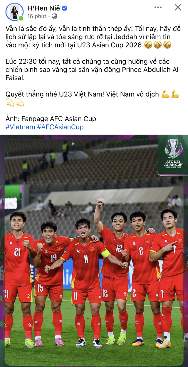 Hòa Minzy hứa tặng quà nóng, cùng Trấn Thành và dàn sao cổ vũ U23 Việt Nam chiến thắng U23 Trung Quốc- Ảnh 5.