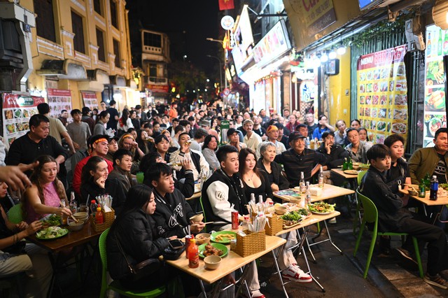 Cổ động viên liên tục an ủi U23 Việt Nam sau 2 bàn thua: “Không sao, không sao đâu”- Ảnh 2.