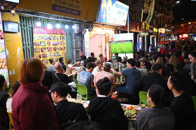 Cổ động viên liên tục an ủi U23 Việt Nam sau 2 bàn thua: “Không sao, không sao đâu”- Ảnh 3.