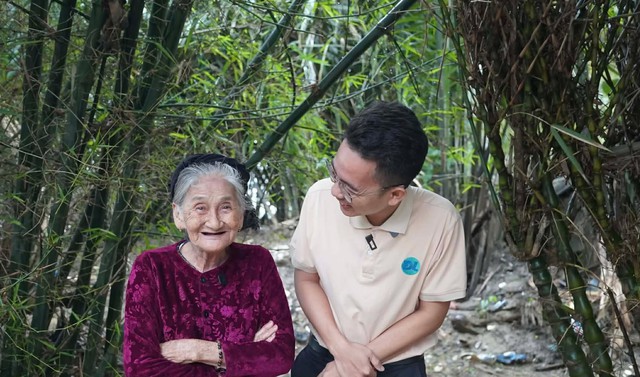 Cuộc sống hiện tại của người ch&egrave;o đ&ograve; ở Hội An trở th&agrave;nh &ldquo;cụ b&agrave; đẹp nhất thế giới&rdquo; sau một khoảnh khắc- Ảnh 4.