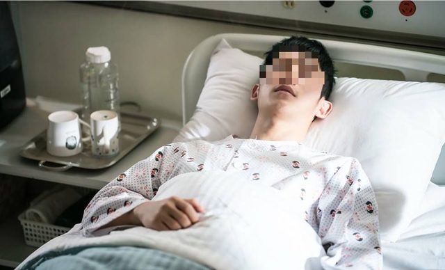 22 tuổi nhận "&aacute;n tử" ung thư dạ d&agrave;y giai đoạn cuối, ch&agrave;ng trai &ograve;a kh&oacute;c: "Gi&aacute; như t&ocirc;i kh&ocirc;ng xem nhẹ 2 dấu hiệu&hellip;"- Ảnh 1.