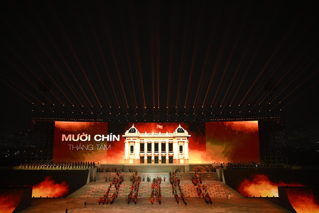 H&agrave; Nội trời r&eacute;t căm căm 12 độ C, khu vực Mỹ Đ&igrave;nh vẫn ken đặc người d&acirc;n với m&agrave;n ph&aacute;o hoa ho&agrave;nh tr&aacute;ng chưa từng c&oacute;- Ảnh 14.