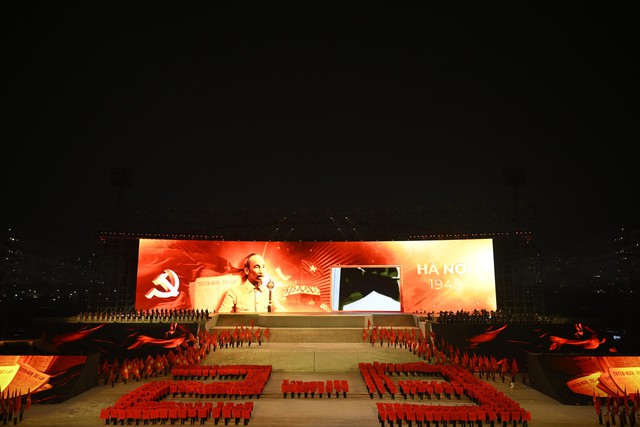 H&agrave; Nội trời r&eacute;t căm căm 12 độ C, khu vực Mỹ Đ&igrave;nh vẫn ken đặc người d&acirc;n với m&agrave;n ph&aacute;o hoa ho&agrave;nh tr&aacute;ng chưa từng c&oacute;- Ảnh 16.