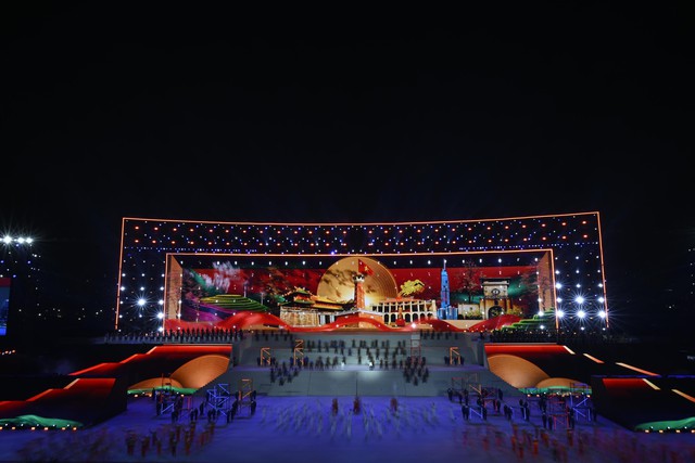 H&agrave; Nội trời r&eacute;t căm căm 12 độ C, khu vực Mỹ Đ&igrave;nh vẫn ken đặc người d&acirc;n với m&agrave;n ph&aacute;o hoa ho&agrave;nh tr&aacute;ng chưa từng c&oacute;- Ảnh 24.