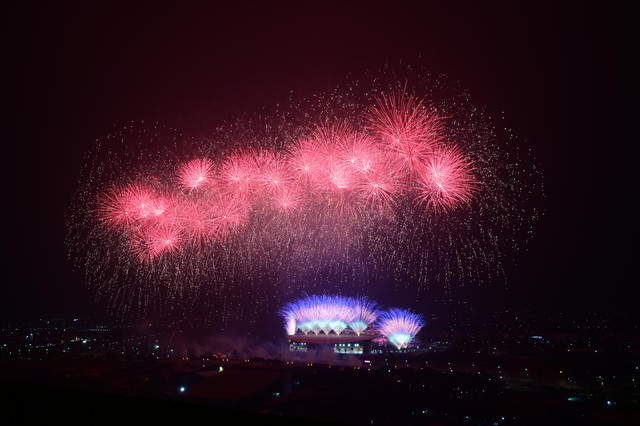 Màn pháo hoa hoành tráng rực sáng trên bầu trời Hà Nội tối 23/1: Quá mãn nhãn!- Ảnh 26.