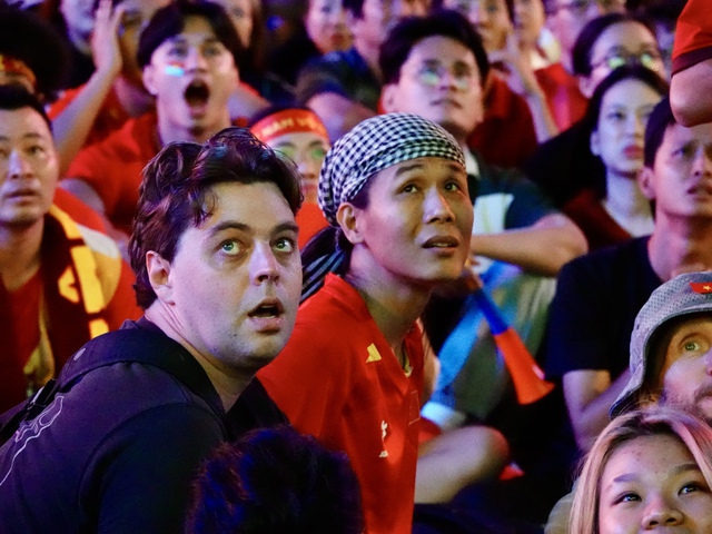 Cổ động viên lặng người sau bàn gỡ hoà của U23 Hàn Quốc- Ảnh 19.