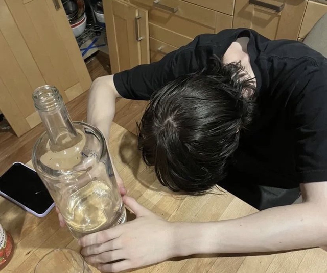 Nam thanh niên 23 tuổi thận đã suy kiệt, "trên bảo dưới không nghe" vì 3 thói xấu rất quen với người trẻ- Ảnh 3. Nam thanh niên 23 tuổi thận đã suy kiệt, "trên bảo dưới không nghe" vì 3 thói xấu rất quen với người trẻ- Ảnh 3.