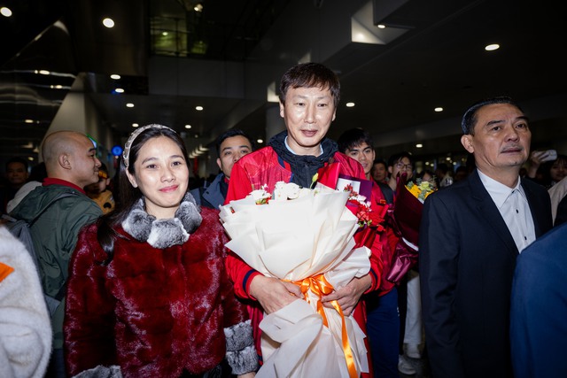 Ch&agrave;o đ&oacute;n những "chiến binh" U23 Việt Nam ki&ecirc;n cường mang huy chương đồng U23 ch&acirc;u &Aacute; về nước- Ảnh 8.