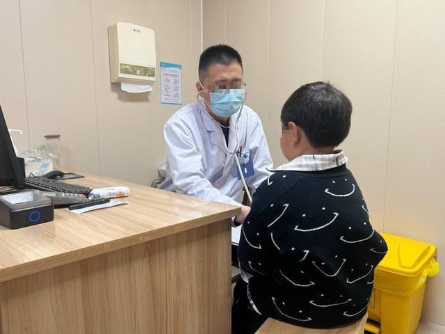 KỲ LẠ bé 8 tuổi phát hiện ung thư phổi khi khám định kỳ, NHƯNG bác sĩ nói: "Không đáng lo!"- Ảnh 1. KỲ LẠ bé 8 tuổi phát hiện ung thư phổi khi khám định kỳ, NHƯNG bác sĩ nói: "Không đáng lo!"- Ảnh 1.