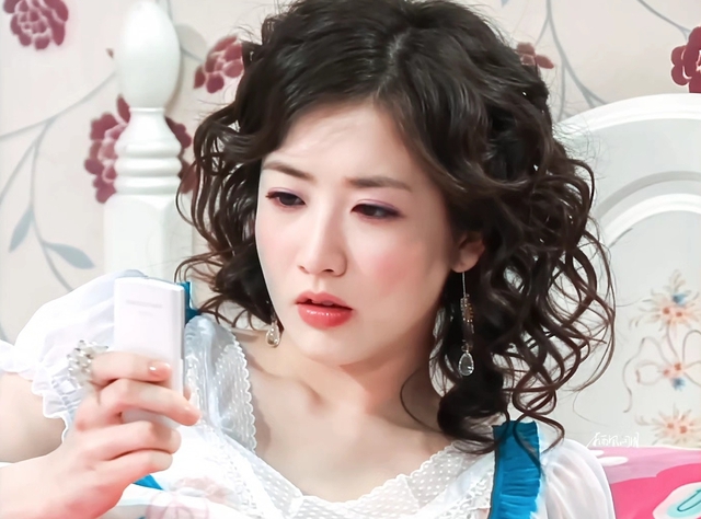 Công chúa đẹp nhất showbiz từ đỉnh cao rơi xuống đáy vực, nhan sắc lẫn sự nghiệp đều tụt dốc thê thảm- Ảnh 2. Công chúa đẹp nhất showbiz từ đỉnh cao rơi xuống đáy vực, nhan sắc lẫn sự nghiệp đều tụt dốc thê thảm- Ảnh 2.