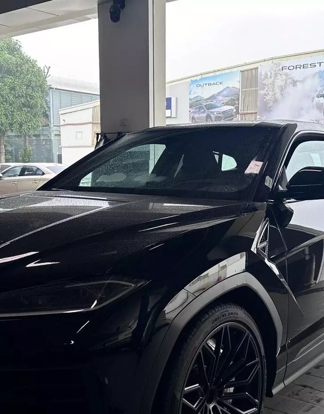 Minh Nhựa lần đầu c&ocirc;ng khai Lamborghini Urus SE hơn 15 tỷ đồng: Mời &lsquo;&ocirc;ng tr&ugrave;m&rsquo; ng&agrave;nh nhựa l&aacute;i thử v&agrave; nhận c&acirc;u chốt g&acirc;y ngỡ ng&agrave;ng- Ảnh 3.