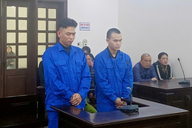 D&aacute;ng vẻ kh&aacute;c lạ của "tổng t&agrave;i" chỉ đạo đ&aacute;nh nh&acirc;n vi&ecirc;n qu&aacute;n c&agrave; ph&ecirc; trong phi&ecirc;n to&agrave; x&eacute;t xử chiều 27/1- Ảnh 1.