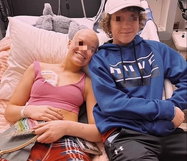 Học sinh cấp 2 đ&atilde; mắc ung thư đại trực tr&agrave;ng giai đoạn cuối, bố mẹ &ocirc;m nhau kh&oacute;c khi biết bỏ lỡ 1 dấu hiệu suốt 2 năm- Ảnh 3.