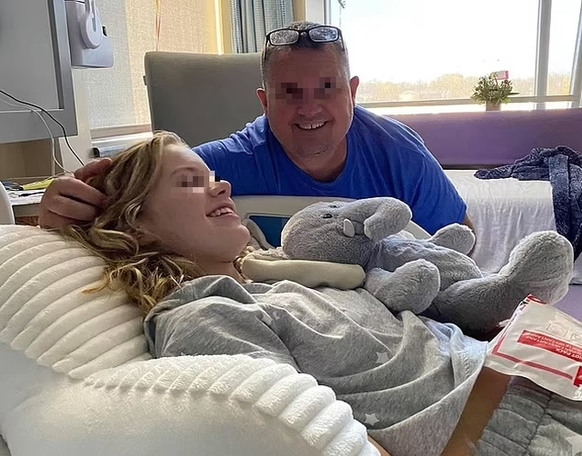 Học sinh cấp 2 đ&atilde; mắc ung thư đại trực tr&agrave;ng giai đoạn cuối, bố mẹ &ocirc;m nhau kh&oacute;c khi biết bỏ lỡ 1 dấu hiệu suốt 2 năm- Ảnh 4.