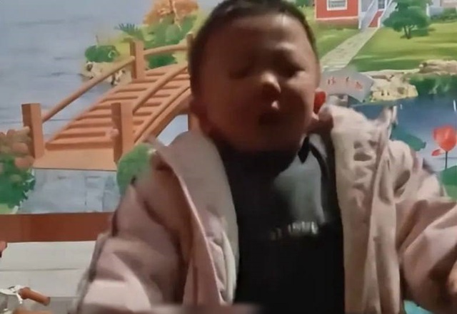 Màn ghé thăm gây tranh cãi MXH: Sao lúc nào cũng bắt con mình phải nhường?- Ảnh 1.