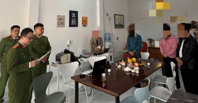 Khám xét khẩn cấp, bắt tạm giam 3 nhân viên bất động sản ở Thái Nguyên- Ảnh 1. Khám xét khẩn cấp, bắt tạm giam 3 nhân viên bất động sản ở Thái Nguyên- Ảnh 1.