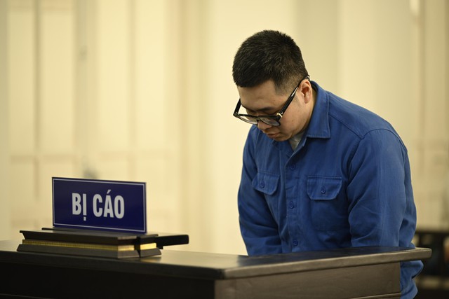 Mở lại phiên xét xử người đàn ông hành hung phụ nữ tại sảnh chung cư Hà Nội: Bị cáo cúi gằm mặt tại tòa- Ảnh 3. Mở lại phiên xét xử người đàn ông hành hung phụ nữ tại sảnh chung cư Hà Nội: Bị cáo cúi gằm mặt tại tòa- Ảnh 3.