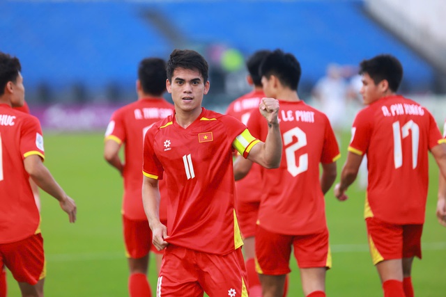 U23 Việt Nam thắng nghẹt thở U23 Kyrgyzstan, mở toang cánh cửa vào tứ kết U23 châu Á- Ảnh 1.