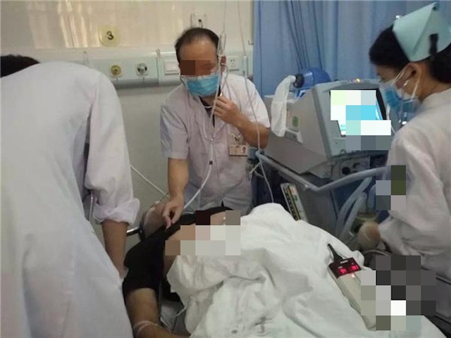 Người đ&agrave;n &ocirc;ng mất 1/3 l&aacute; gan, buộc phải "thay mới" v&igrave; loại đồ uống ph&aacute; gan chẳng k&eacute;m g&igrave; bia rượu - Ảnh 1.