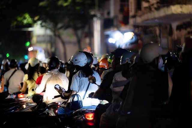 Đ&uacute;ng 21h ng&agrave;y 10/10, 7.000 đơn vị ph&aacute;o hoa rực s&aacute;ng bầu trời H&agrave; Nội - Ảnh 8.