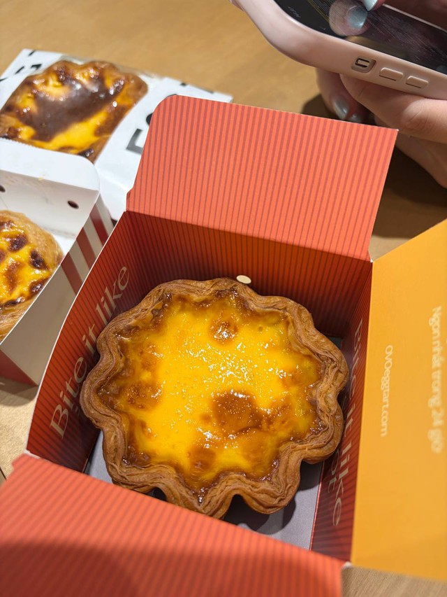 Đặt l&ecirc;n b&agrave;n c&acirc;n tart trứng OvO, Since Tea, Tarta v&agrave; KFC: Từ 19.000 đến 85.000 đồng, chiếc n&agrave;o đ&aacute;ng tiền nhất? - Ảnh 9.