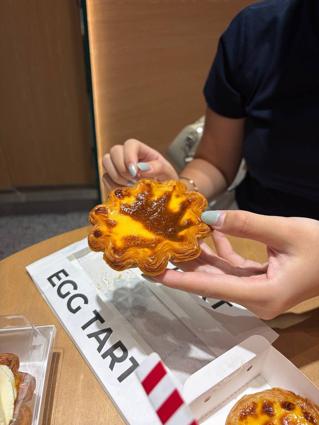 Đặt l&ecirc;n b&agrave;n c&acirc;n tart trứng OvO, Since Tea, Tarta v&agrave; KFC: Từ 19.000 đến 85.000 đồng, chiếc n&agrave;o đ&aacute;ng tiền nhất? - Ảnh 25.
