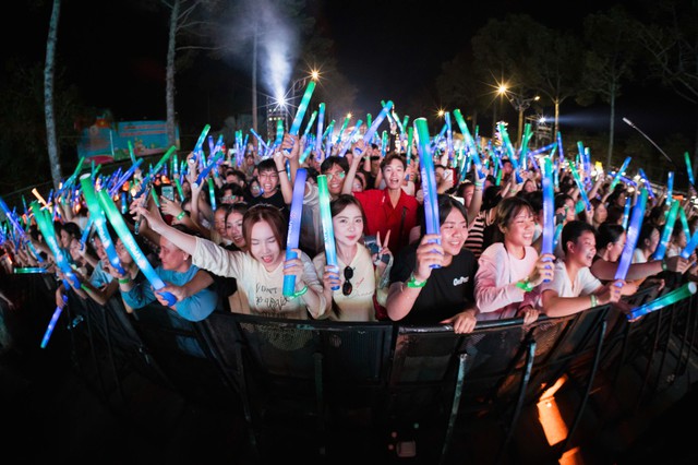 VPBank Music Night b&ugrave;ng nổ, &ldquo;tiếp lửa&rdquo; cho hơn 15.500 runner trước Race Day - Ảnh 4.
