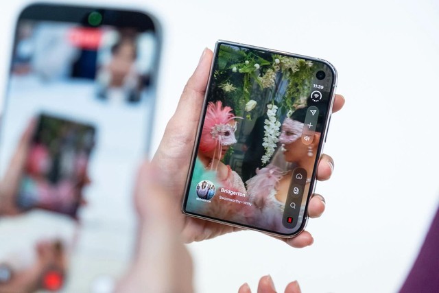 Ngắm cận cảnh iPhone Duo trước ngày mở bán tại Việt Nam - Ảnh 4.