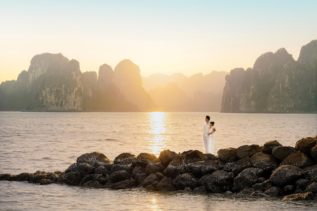 Giải mã xu hướng cưới 2026: Vì sao Vịnh Hạ Long thành điểm đến “hot”? - Ảnh 1.