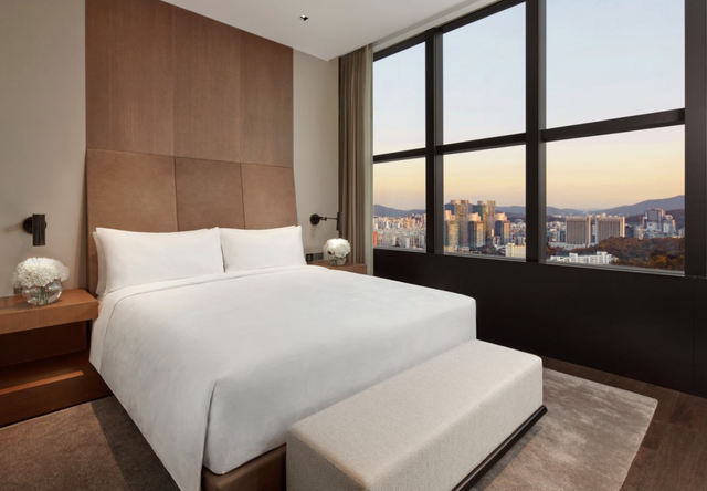 B&ecirc;n trong t&ograve;a nh&agrave; đắt đỏ bậc nhất Gangnam - nơi giới thượng lưu tận hưởng trải nghiệm ba ng&agrave;y kh&ocirc;ng chạm mặt phố tại JW Marriott Hotel Seoul - Ảnh 25.