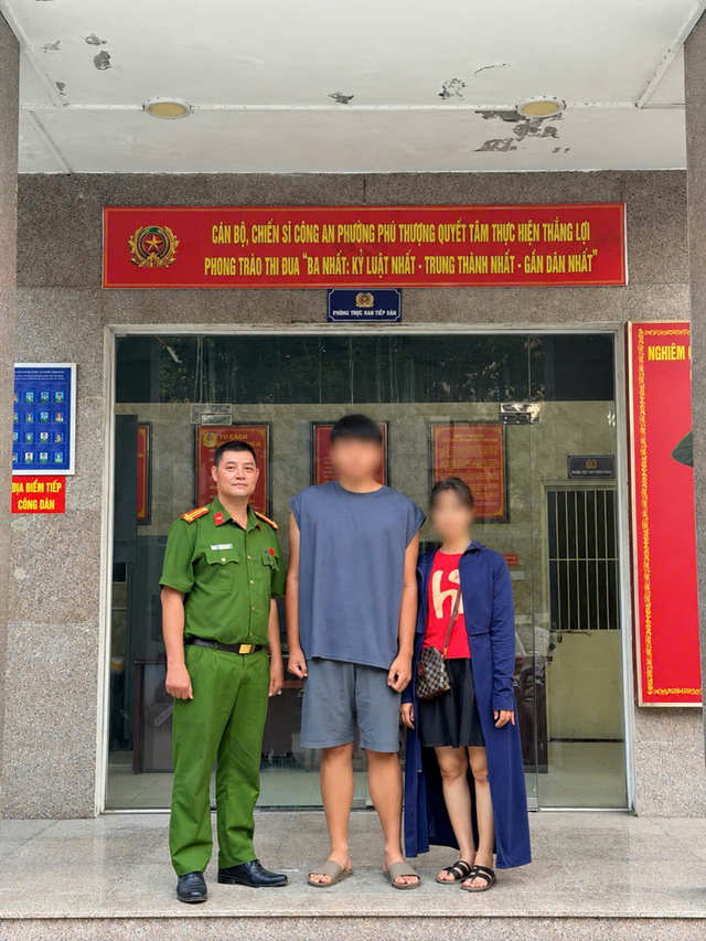Nam sinh 2008 ở TP.HCM gọi điện nhờ bố mẹ chuyển khoản 1,2 tỷ đồng, 30 phút sau được công an đưa đi - Ảnh 2.