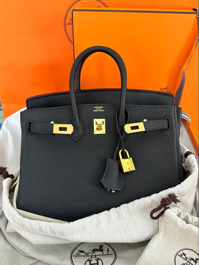 Loạt store xa xỉ lao đao giữa bạo loạn tại Pháp và Ý: Louis Vuitton, Dior, Hermès đến Rolex bị đập phá, hàng hiệu đắt đỏ bị cướp sạch- Ảnh 4.