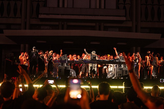Trực tiếp từ điểm dừng duy nhất ở Đông Nam Á của NEWORLD: Huyền thoại Adam Beyer kết show ấn tượng, hàng nghìn raver "bung chất riêng" cùng bia Tuborg - Ảnh 51.