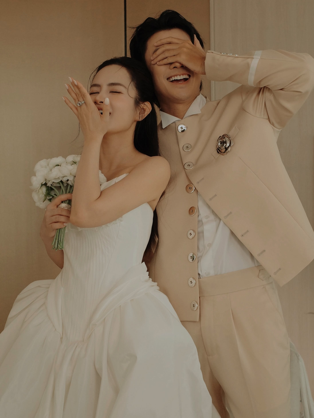 Vợ Vương Anh Ole tung ảnh đ&aacute;m hỏi n&eacute;t căng: So với tr&ecirc;n mạng kh&aacute;c nhiều kh&ocirc;ng?- Ảnh 10.