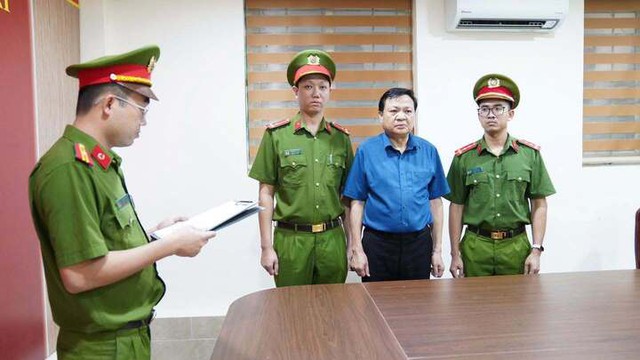 Bắt giam B&iacute; thư, Chủ tịch x&atilde; lập khống 26 phương &aacute;n, khai th&aacute;c đất tr&aacute;i ph&eacute;p- Ảnh 1.