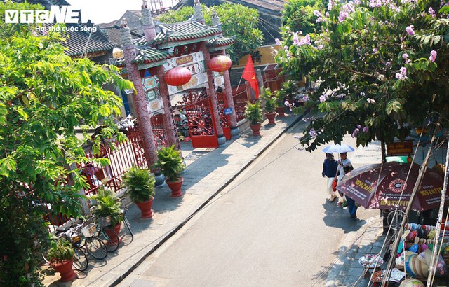 Đ&agrave; Nẵng l&ecirc;n tiếng trước th&ocirc;ng tin phố cổ Hội An 'vắng kh&aacute;ch bất thường'- Ảnh 2.