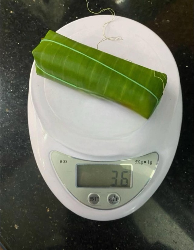Nem chua Thanh H&oacute;a c&acirc;n l&ecirc;n đ&uacute;ng 36 gam, tr&ugrave;ng kh&iacute;t biển số xe của tỉnh khiến d&acirc;n mạng rủ nhau lục c&acirc;n ra thử - Ảnh 2.