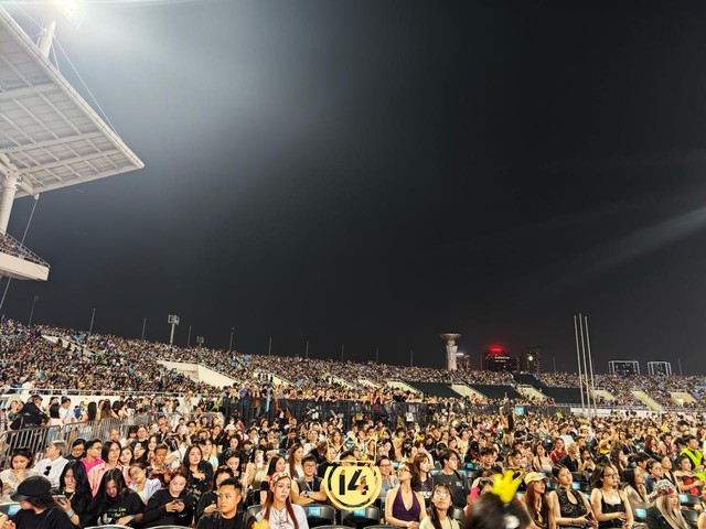 Concert BIGBANG H&agrave; Nội ch&iacute;nh thức s&aacute;ng đ&egrave;n: Fanchant Fanstatic Baby kh&ocirc;ng ai nhiệt hơn VVIP, G-Dragon cuối c&ugrave;ng cũng đập đ&agrave;n ở Việt Nam! - Ảnh 6.