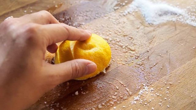 Cắt đ&ocirc;i quả chanh rồi "b&ocirc;i khắp nh&agrave;": Những hiệu quả "v&agrave;ng mười" sẽ khiến bạn bất ngờ - Ảnh 3.