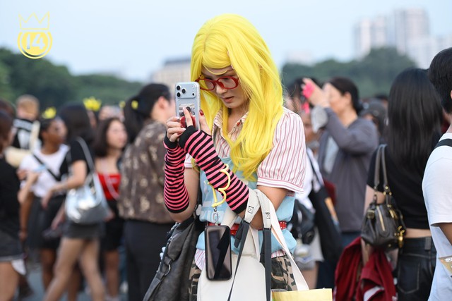 Trai xinh g&aacute;i đẹp đổ bộ concert BIGBANG H&agrave; Nội: Chưa v&agrave;o s&acirc;n đ&atilde; c&oacute; đại tiệc outfit, đ&uacute;ng l&agrave; "like idol like fan"- Ảnh 10.