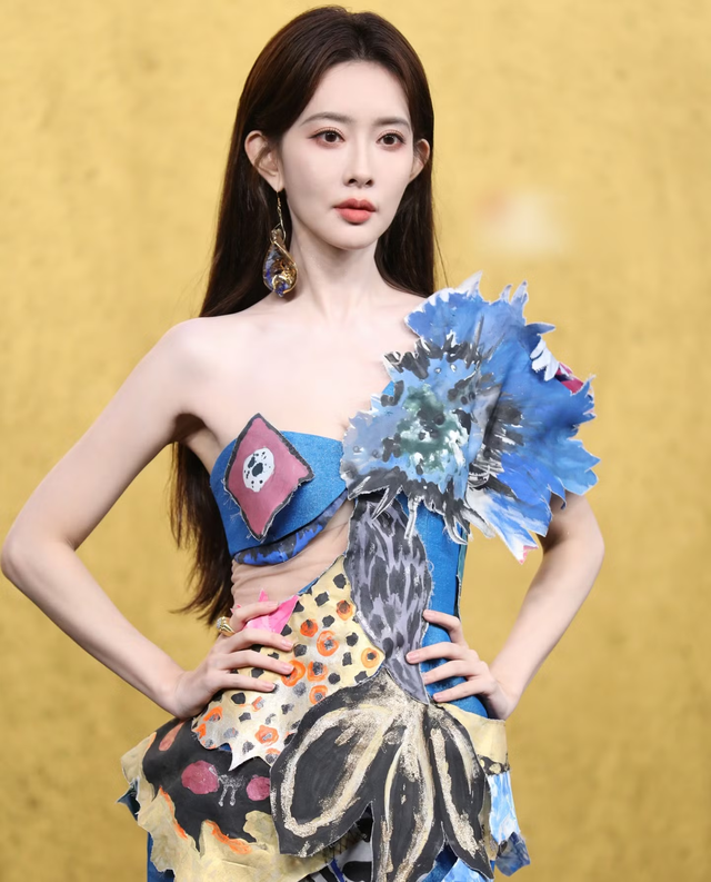 Lưu Diệc Phi k&eacute;m sắc, d&agrave;n sao gầy trơ xương tại thảm đỏ hot nhất- Ảnh 7.