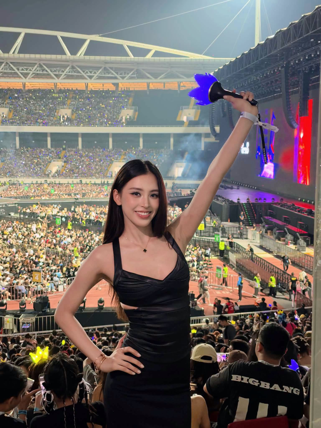 Đi v&agrave;i bước l&agrave; gặp sao Việt tại concert BIGBANG: HURRYKNG dắt b&eacute; Kem "đu idol", Anh T&agrave;i - Anh Trai - Em Xinh c&ugrave;ng đổ bộ - Ảnh 3.