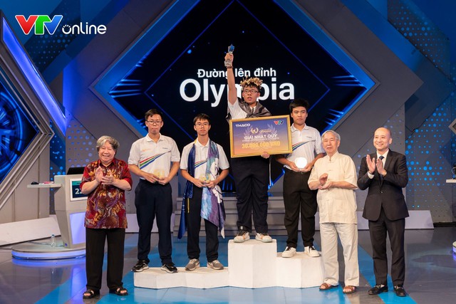 Profile "xịn đét" của nam sinh SN 2009 vừa lọt Chung kết năm Olympia 2026: Từng đỗ 4 trường chuyên, hát được quốc ca của 135 quốc gia - Ảnh 2.