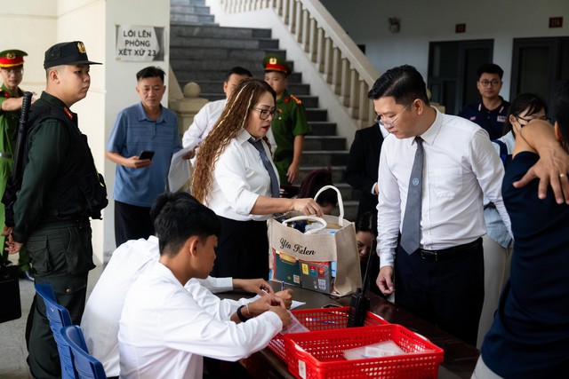 Những h&igrave;nh ảnh đầu ti&ecirc;n của Shark B&igrave;nh c&ugrave;ng Mr Pips trong phi&ecirc;n x&eacute;t xử s&aacute;ng nay - Ảnh 9.