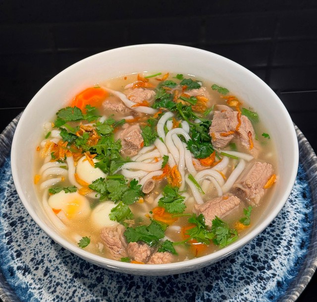 M&acirc;m cơm nh&agrave; của nữ diễn vi&ecirc;n nổi tiếng từng đạp xe giao cơm, nay l&agrave;m d&acirc;u tỷ ph&uacute; &ldquo;vua h&agrave;ng hiệu&rdquo; - Ảnh 13.