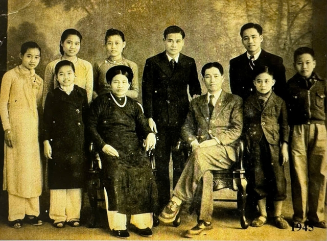 Một gia đ&igrave;nh Việt c&oacute; 5 Gi&aacute;o sư, bố l&agrave; Thanh tra, nu&ocirc;i dạy 8 người con ai cũng xuất sắc- Ảnh 2.