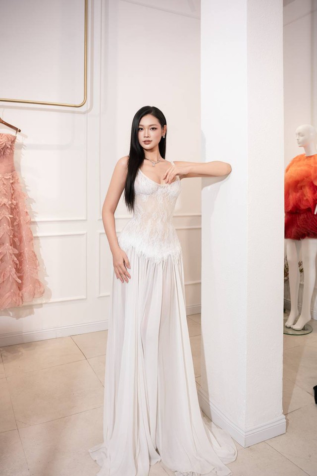 Đỗ Mỹ Linh đọ sắc c&ugrave;ng hội d&acirc;u h&agrave;o m&ocirc;n, 1 Hoa hậu b&iacute; ẩn nhất Vbiz bất ngờ xuất hiện - Ảnh 19.