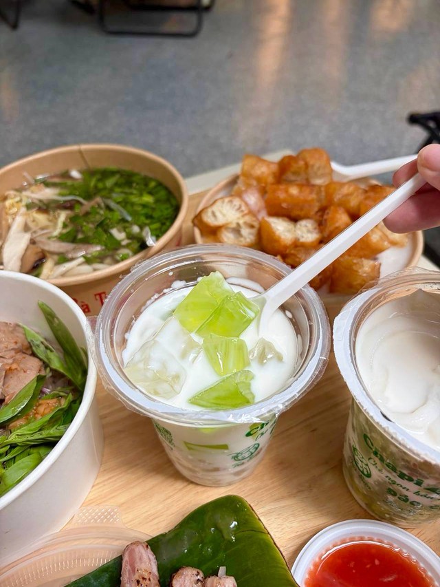 Từ bát cháo trai ấm nóng đến chè cốm bưởi dừa non: Hoá ra có thể tìm thấy cả mùa thu trong một lần order - Ảnh 15.