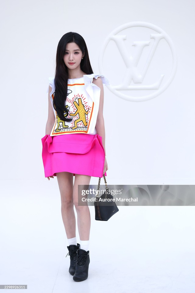 Màn "sửa đồ" điên rồ của Lisa ở show Louis Vuitton: Nhan sắc cứu thời trang một phen trông thấy - Ảnh 16.