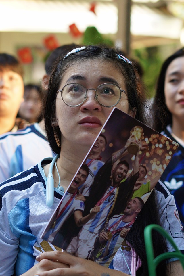 Diễn biến trận đấu cuối cùng của Messi trong màu áo Argentina: Trận đấu dừng lại ở phút thứ 10 - Ảnh 1.